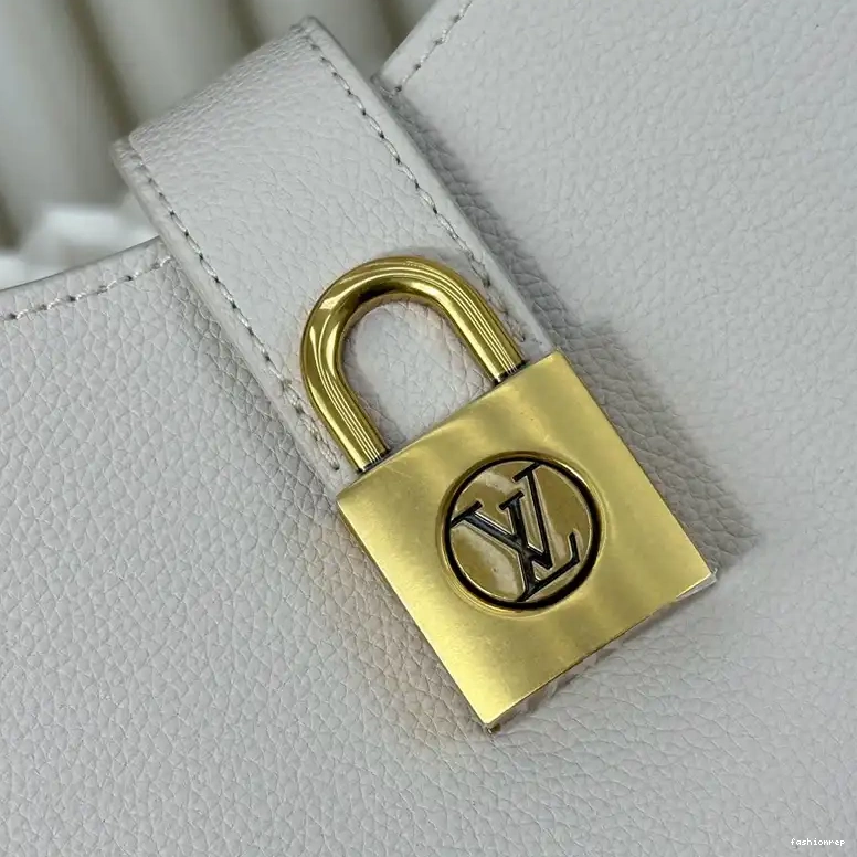 Fashionrepsfam ru Bags LV 2407YZ0215 0616